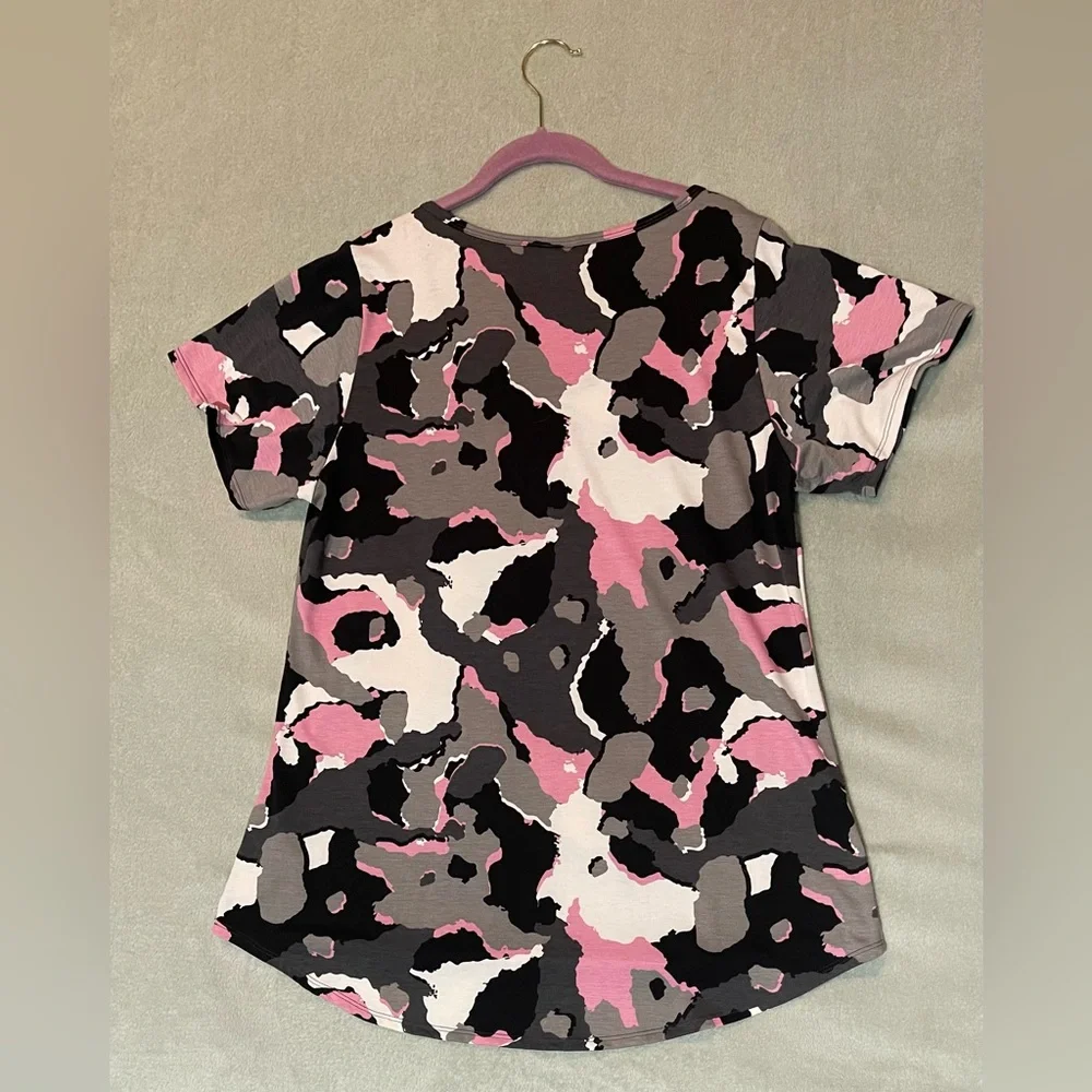 Lularoe Classic T Pink Camo size L - Picture 2 of 3